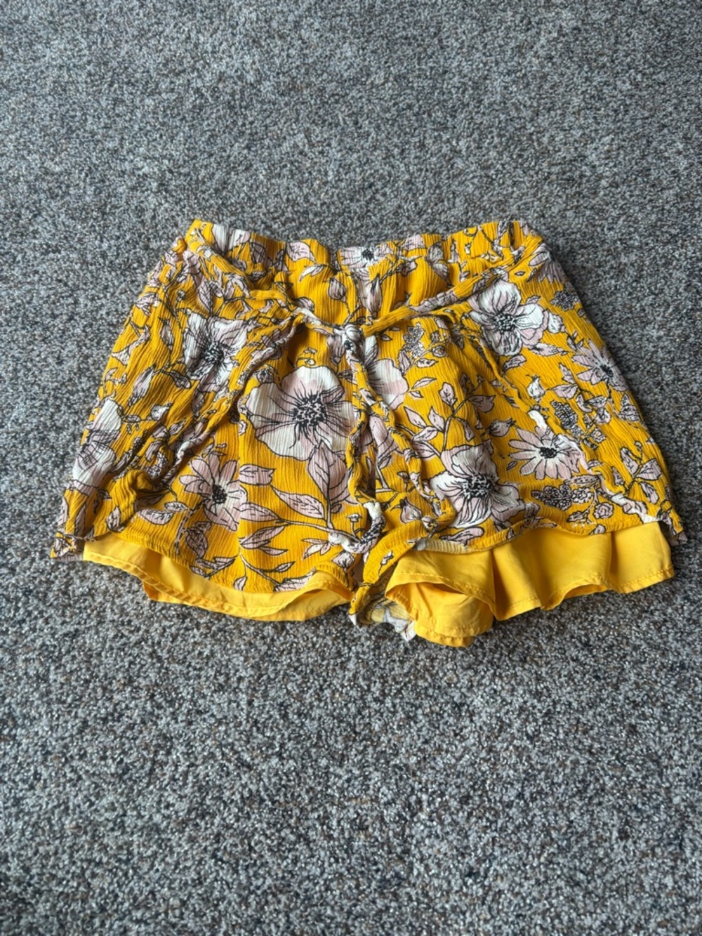 Lulus Yellow Floral Flowy Shorts Women’s Size Large Boho Summer Lightweight